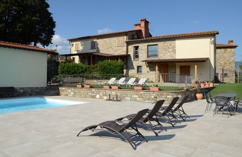 Capolona Apartment | Nice apartment with WIFI, pool, TV, pets allowed and panoramic view, close to Arezzo