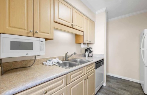 Myrtle Beach Condo | Nice Beach View 2BR,Pool,Sm Dogs ok,D0-1