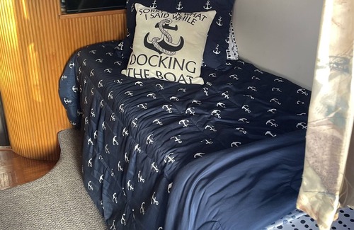 Key Largo Boat Rental | Nice boat on the water in key largo