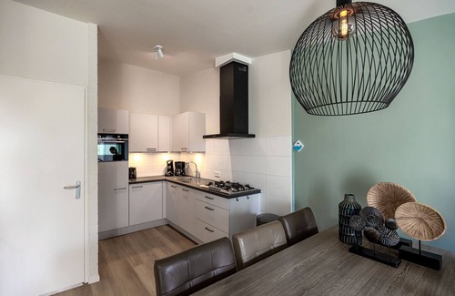 Strucht House | Nice bungalow with sauna and bubble bath, on a holiday park, 4 km. Valkenburg