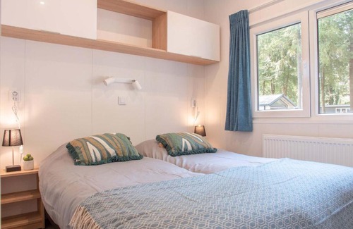 Municipality of Wageningen Ski Chalet | Nice chalet with dishwasher on a holiday park at 3 5 km from Wageningen