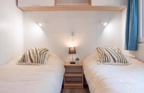 Municipality of Wageningen Ski Chalet | Nice chalet with dishwasher on a holiday park at 3 5 km from Wageningen