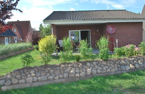 Neufeld House | Nice cottage on the dike