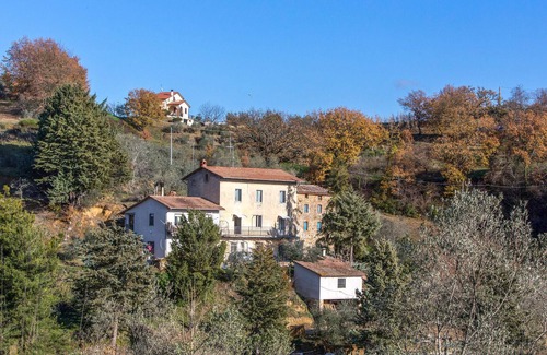 Ficulle House | Nice cottage on the hillside with pool and beautiful view.