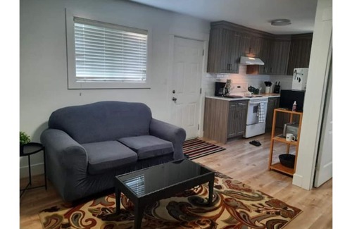 Surrey Newton House | Nice cozy 1 bedroom unit. close to everything. Quiet neighborhood.