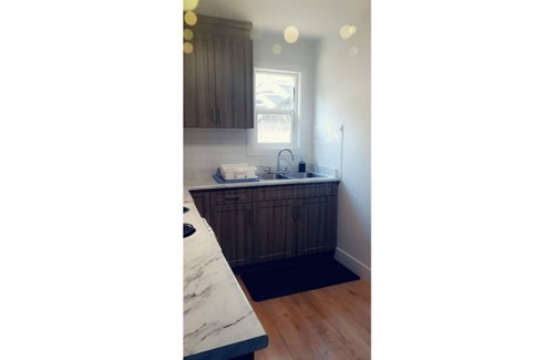 Surrey Newton House | Nice cozy 1 bedroom unit. close to everything. Quiet neighborhood.