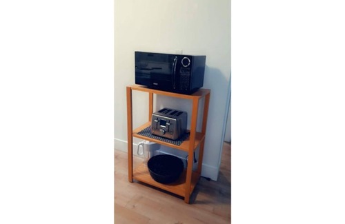 Surrey Newton House | Nice cozy 1 bedroom unit. close to everything. Quiet neighborhood.