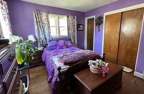 Cave Spring House | Nice cozy home in a fantastic neighborhood. Close to restaurants and shopping.