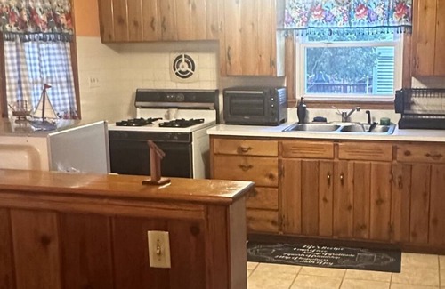 Cave Spring House | Nice cozy home in a fantastic neighborhood. Close to restaurants and shopping.