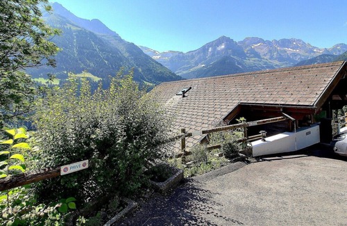 Champery Ski Chalet | Nice family flat with 4 bedrooms, parking space, wifi and free shuttle to the cable car (7-W)