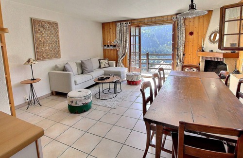 Champery Ski Chalet | Nice family flat with 4 bedrooms, parking space, wifi and free shuttle to the cable car (7-W)