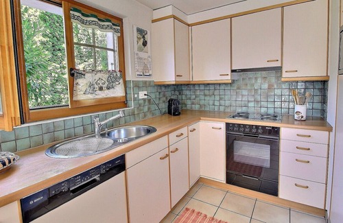 Champery Ski Chalet | Nice family flat with 4 bedrooms, parking space, wifi and free shuttle to the cable car (7-W)