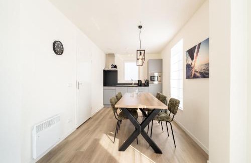 Municipality of Nissewaard House | Nice holiday home with sauna near a lake