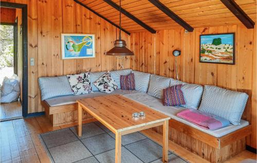 Anholt House | Nice Home In Anholt With Kitchen