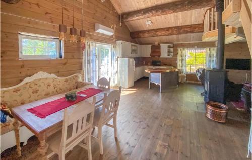Nordre Land House | Nice Home In Aust-Torpa With Kitchen
