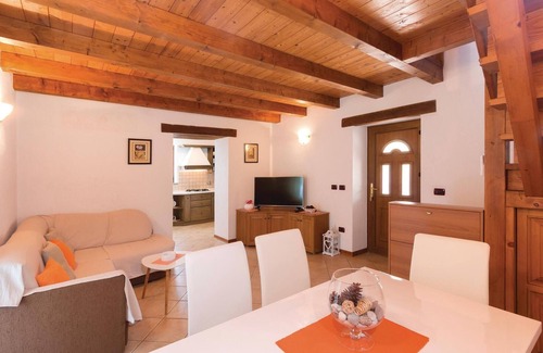 Cere House | Nice home in Badnjevari with WiFi