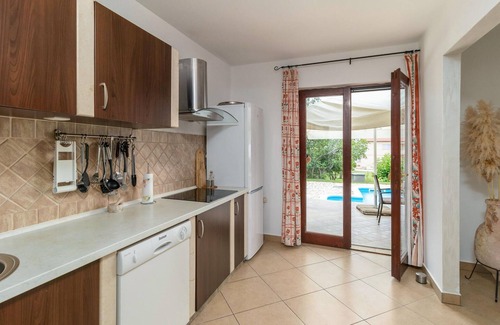 Rab House | Nice home in Banjol with WiFi