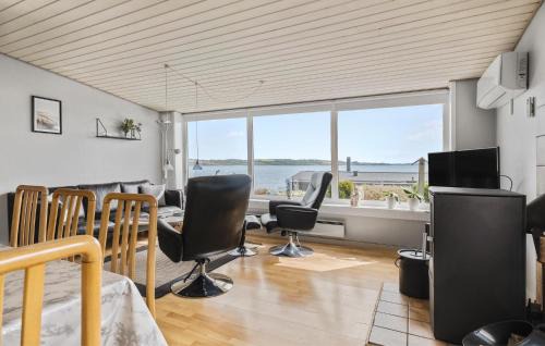 Broager House | Nice Home In Broager With Kitchen