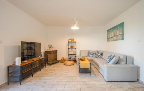 Brsec House | Nice Home In Brsec With Wifi