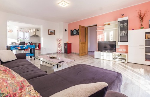 Butkovici House | Nice home in Butkovici with WiFi