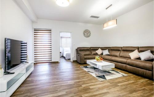 Podbablje House | Nice Home In Donji Prolozac With Wifi