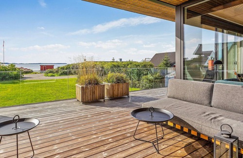 Egsmark Strand House | Nice home in Ebeltoft with kitchen