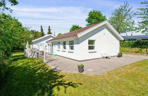 Egsmark Strand House | Nice Home In Ebeltoft With 4 Bedrooms, Swimming Pool And Wifi