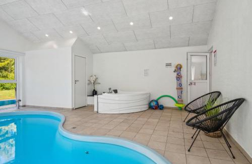 Egsmark Strand House | Nice Home In Ebeltoft With 4 Bedrooms, Swimming Pool And Wifi