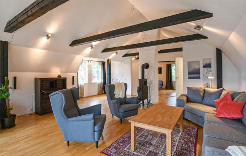 Ed House | Nice Home In Ed With Kitchen