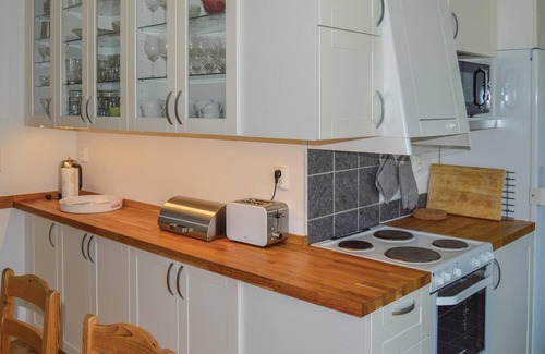 Olsta House | Nice home in Färentunna