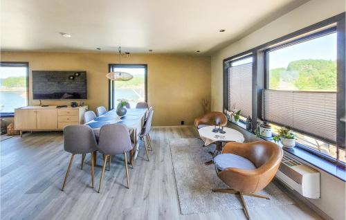 Fitjar House | Nice Home In Fitjar With House Sea View