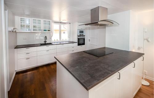 Hallaryd House | Nice Home In Hallaryd With Kitchen