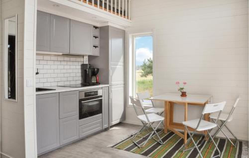 Hammaro House | Nice Home In Hammarö With Kitchen