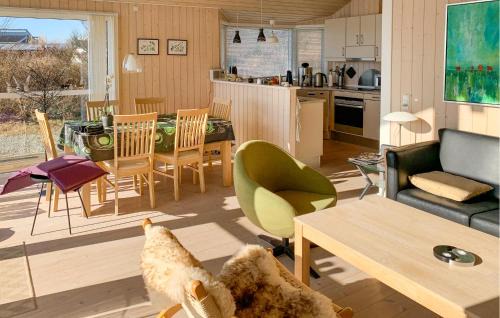 Skødshoved Strand House | Nice Home In Knebel With Wifi