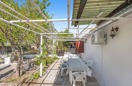 Sibenik House | Nice home in Konjevrate with kitchen
