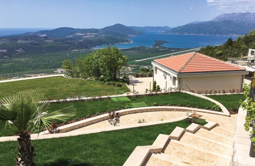 Mirac House | Nice home in Kotor with sauna