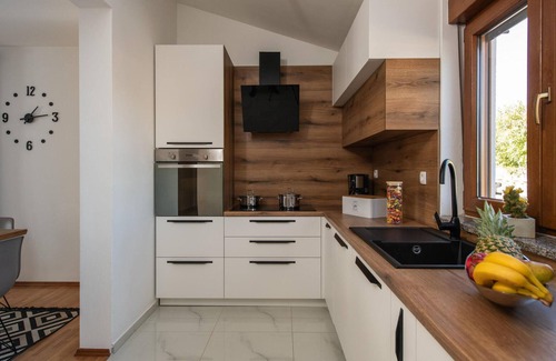 Pinezici House | Nice home in Krvavici
