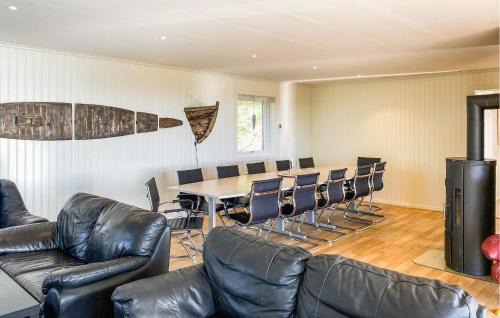 Bogoyvaer House | Nice Home In Kverva With Wifi