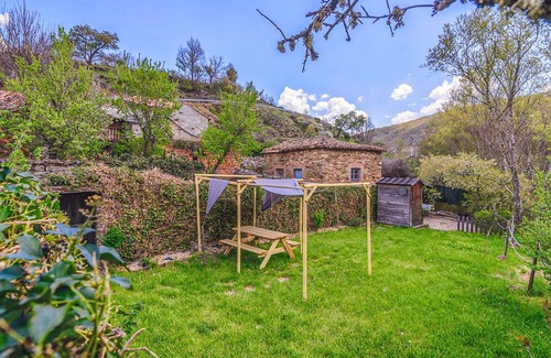 La Omanuela House | Nice home in La Omañuela with WiFi