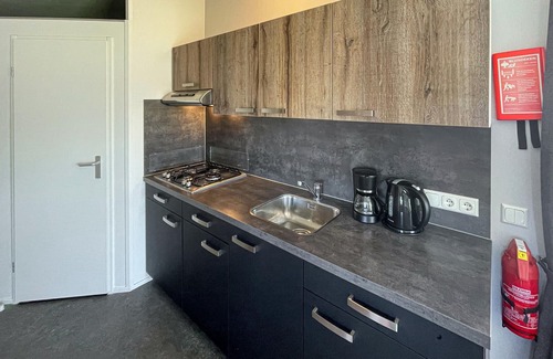 Lauwersoog House | Nice home in Lauwersoog with kitchen