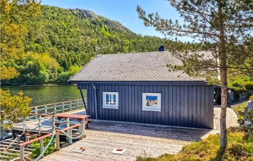 Olden House | Nice Home In Lysøysundet With Kitchen
