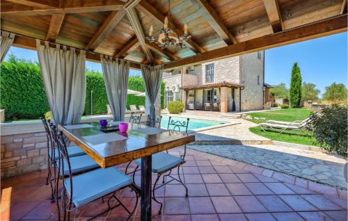 Filipini House | Nice Home In Porec With Kitchen