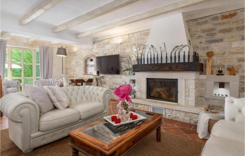 Filipini House | Nice Home In Porec With Kitchen
