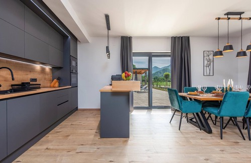 Brusane House | Nice home in Rizvanusa with sauna