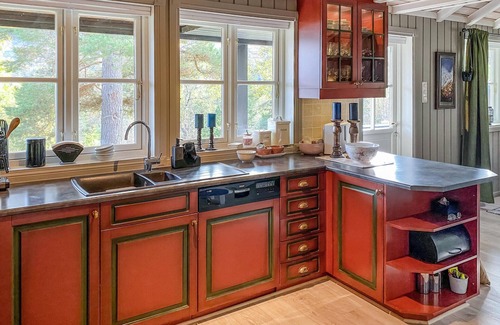 Sykkylven House | Nice home in Sykkylven with kitchen