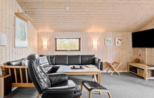 Skaven Strand House | Nice Home In Tarm With Wifi