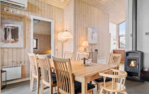 Skaven Strand House | Nice Home In Tarm With Wifi