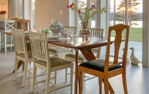 Vastervik House | Nice Home In Västervik With Lake View