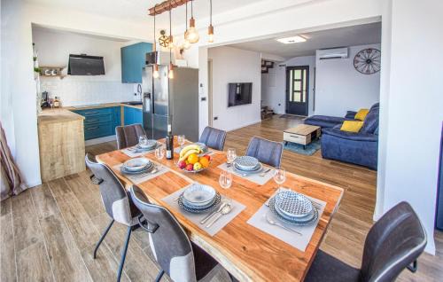 Zavala House | Nice Home In Zavala With Wifi
