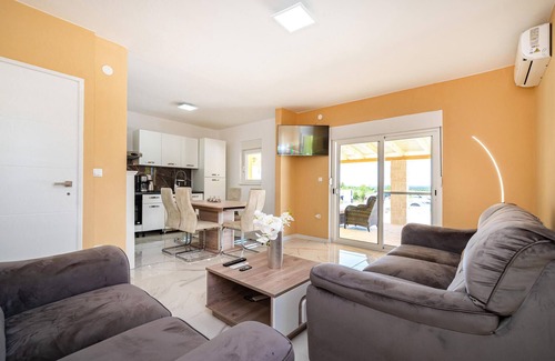 Zemunik Donji House | Nice home in Zemunik Donji with WiFi